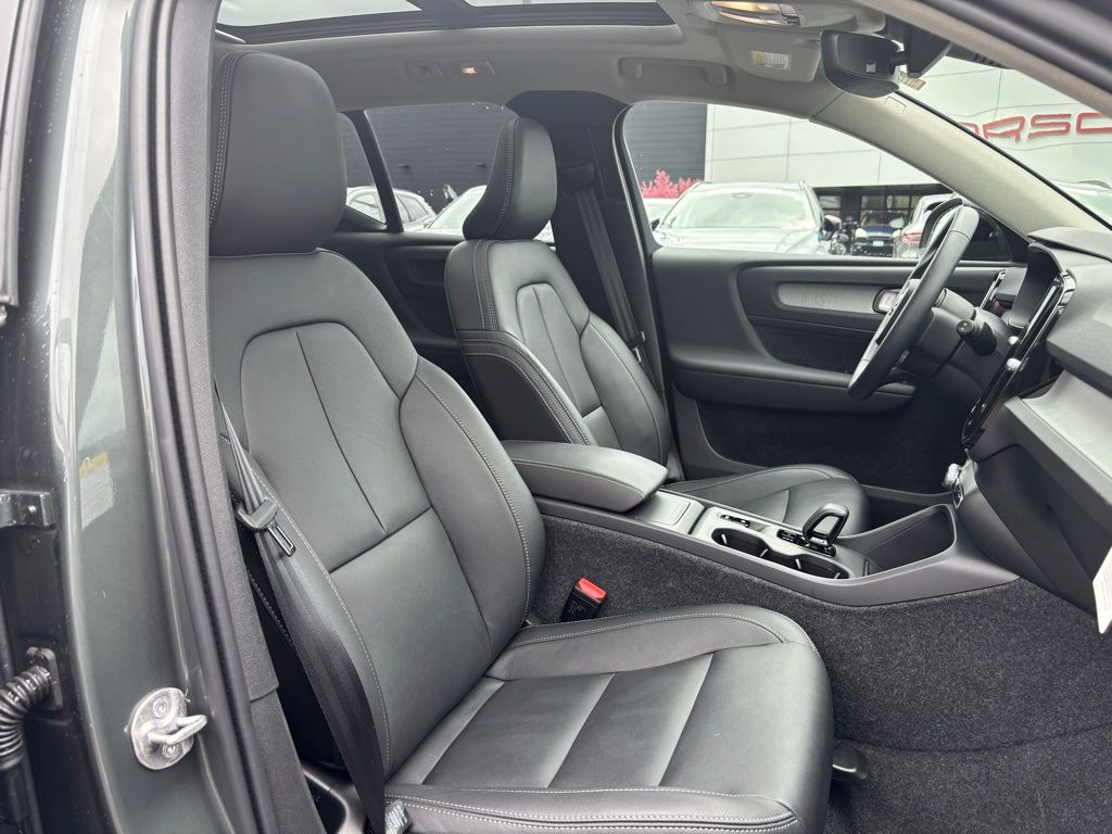 2026 Volvo XC40 Core - Photo 18