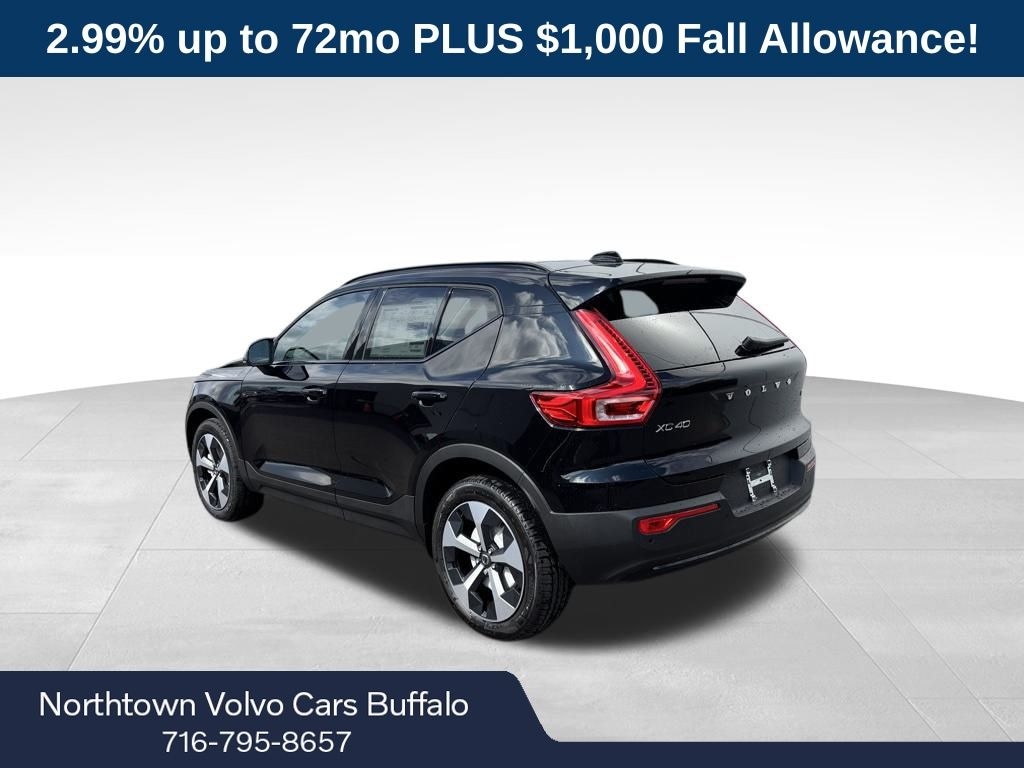 New 2026 Volvo XC40 B5 Core SUV