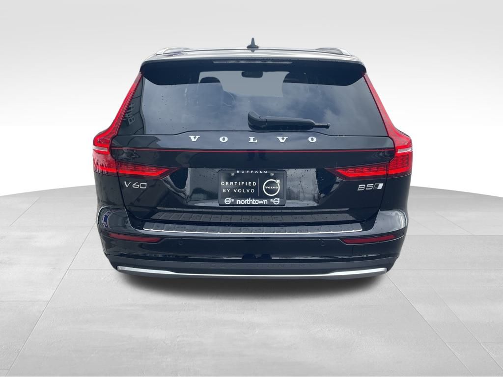 2025 Volvo V60 Cross Country B5 photo 4