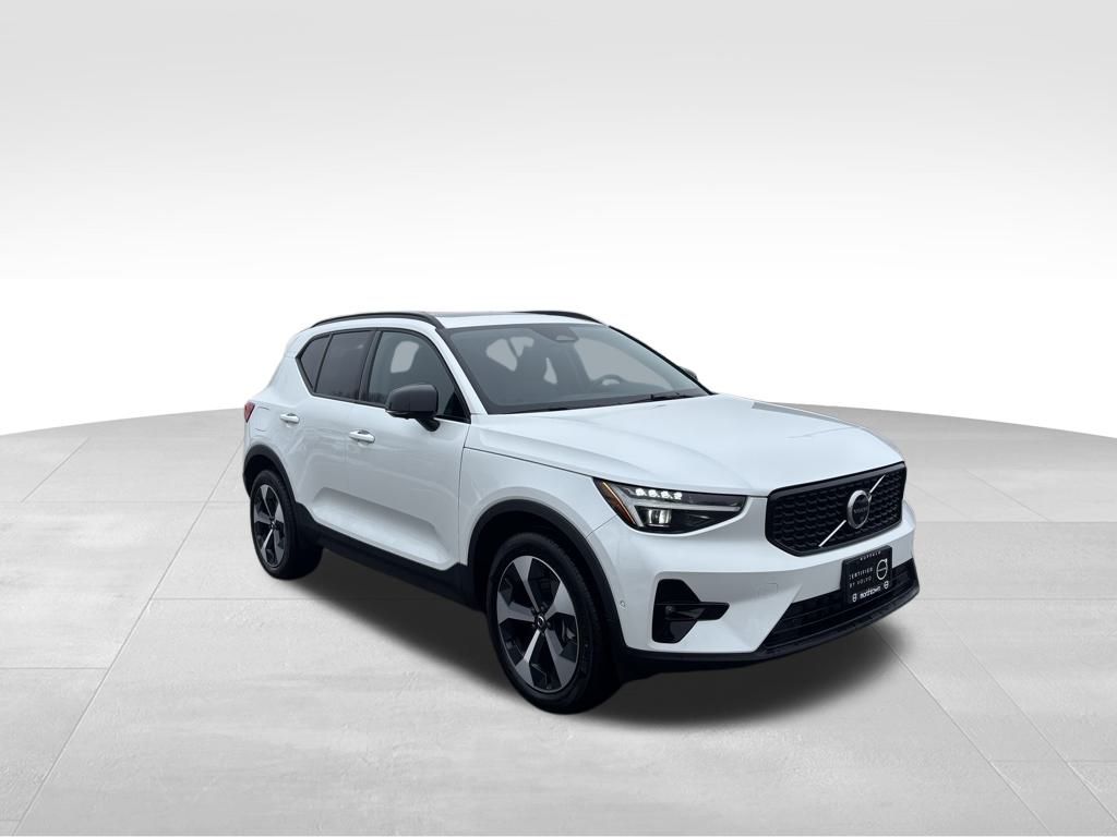 2026 Volvo XC40 Plus - Photo 32