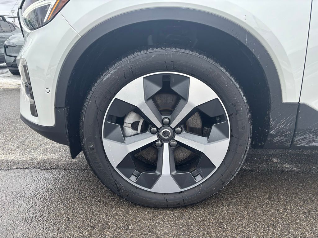 2026 Volvo XC40 Plus - Photo 31