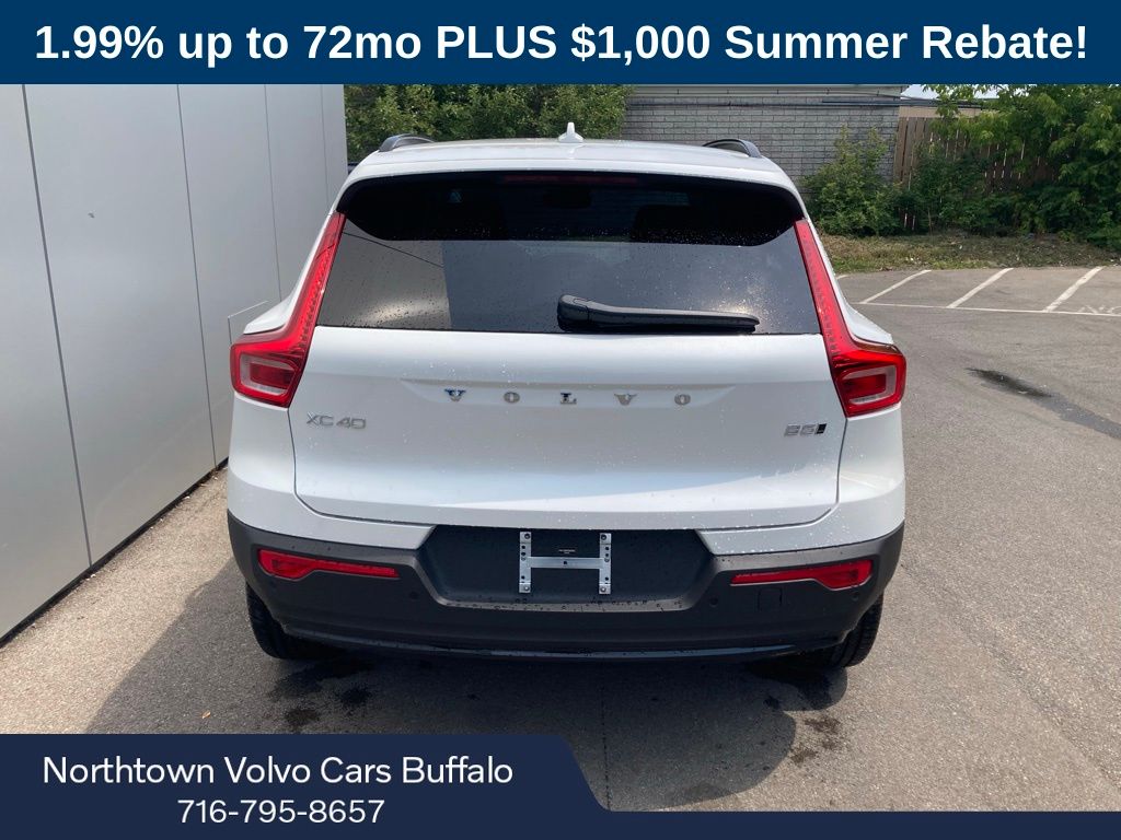 2026 Volvo XC40 Plus photo 3
