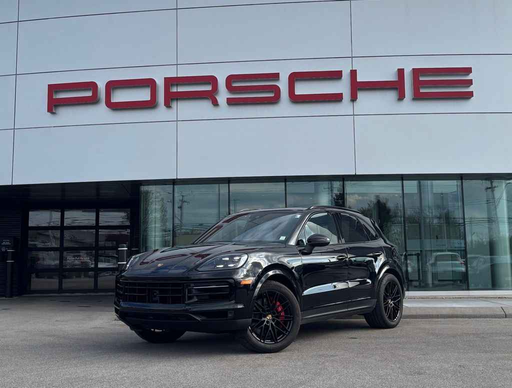 2024 Porsche Cayenne S's photo