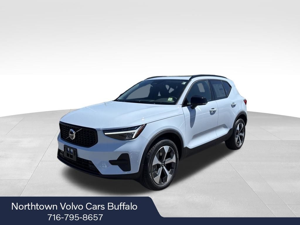 2026 Volvo XC40 B5 Core Dark AWD's photo