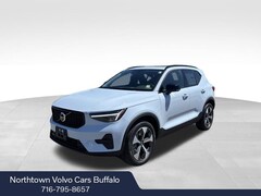 2026 Volvo XC40 B5 Core SUV