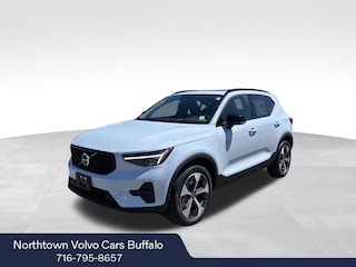 2026 Volvo XC40 B5 Core SUV