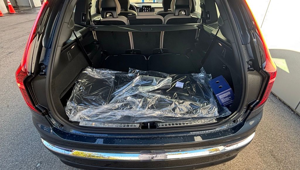 2026 Volvo XC90 Plus - Photo 17