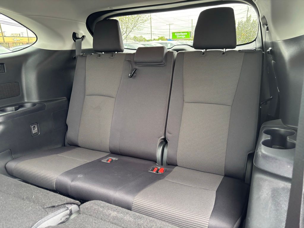 2021 Toyota Highlander LE - Photo 21