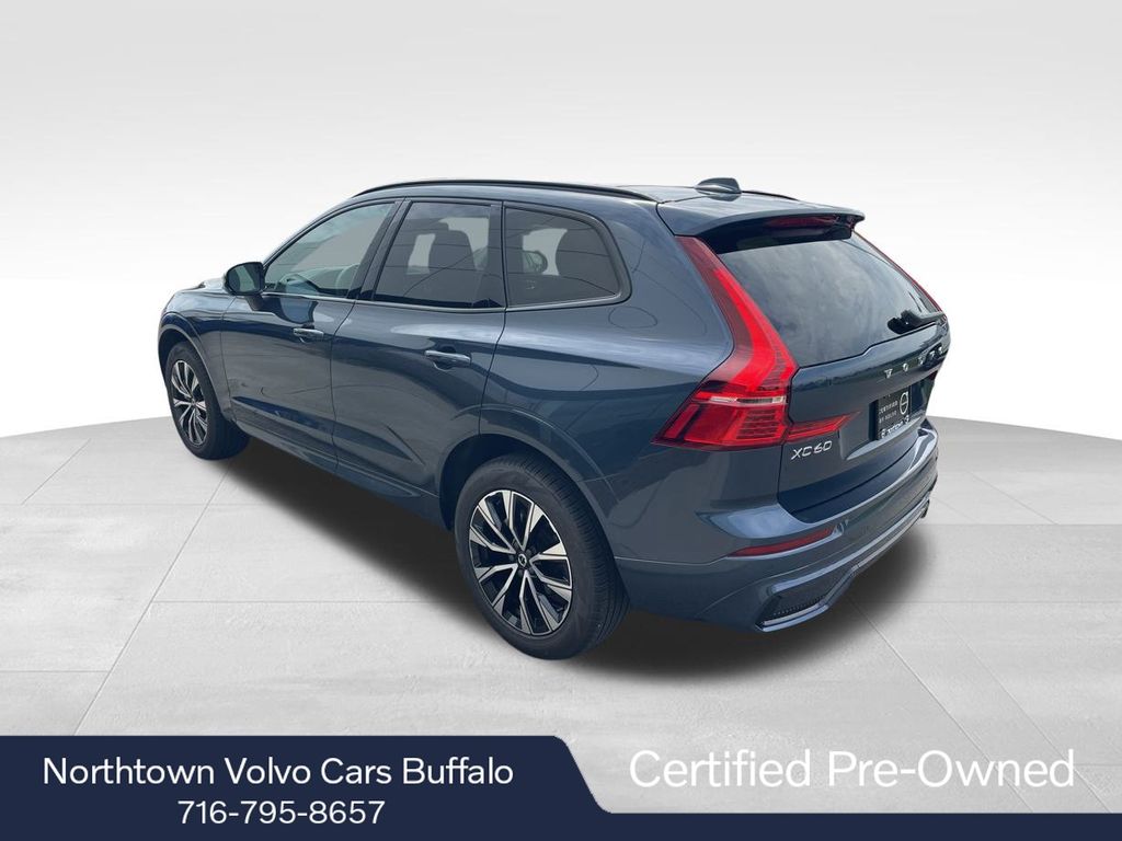 2025 Volvo XC60 B5 Core photo 3