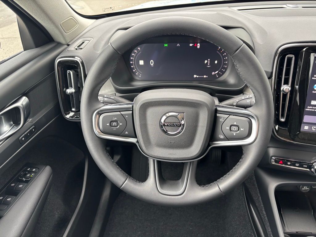 2026 Volvo XC40 Plus - Photo 11