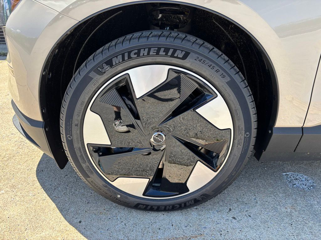 2026 Volvo EX30 Plus - Photo 9