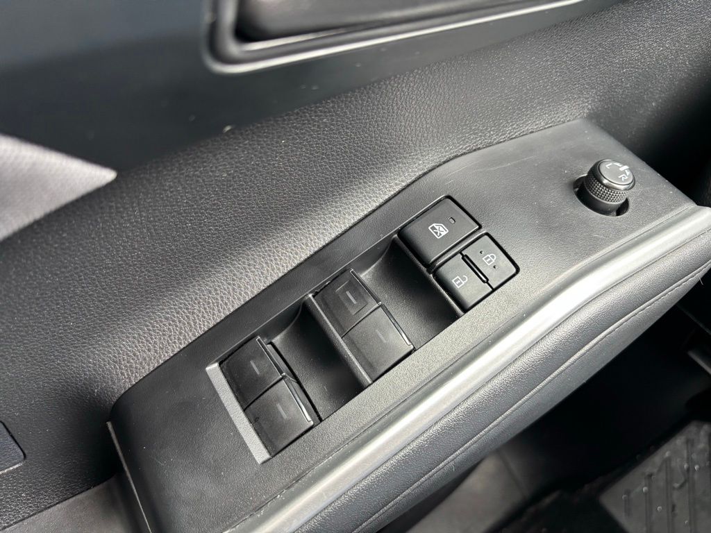 2021 Toyota Highlander LE - Photo 27