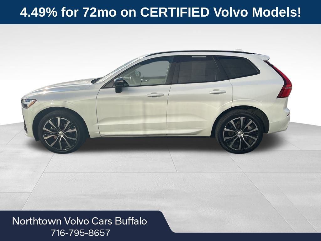 2023 Volvo XC60 B5 Plus photo 2