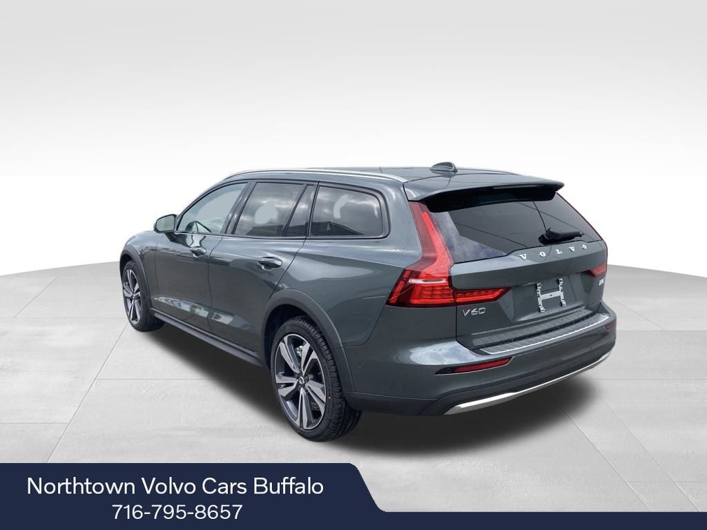 2026 Volvo V60 Cross Country photo 3
