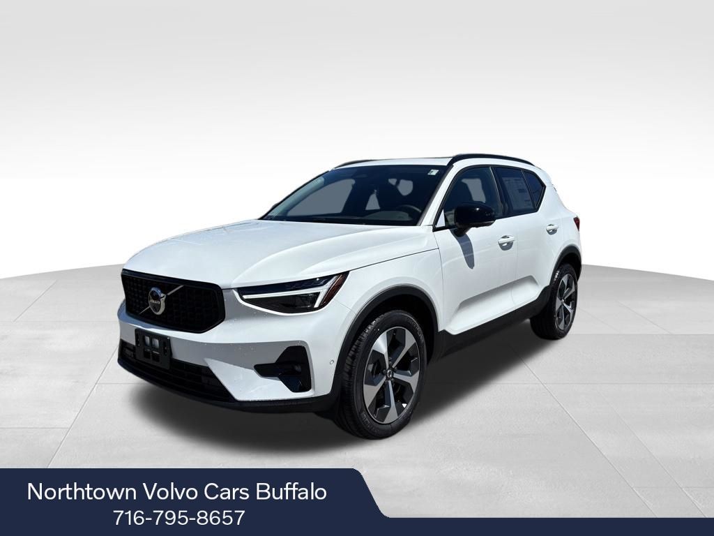 2026 Volvo XC40 SUV 