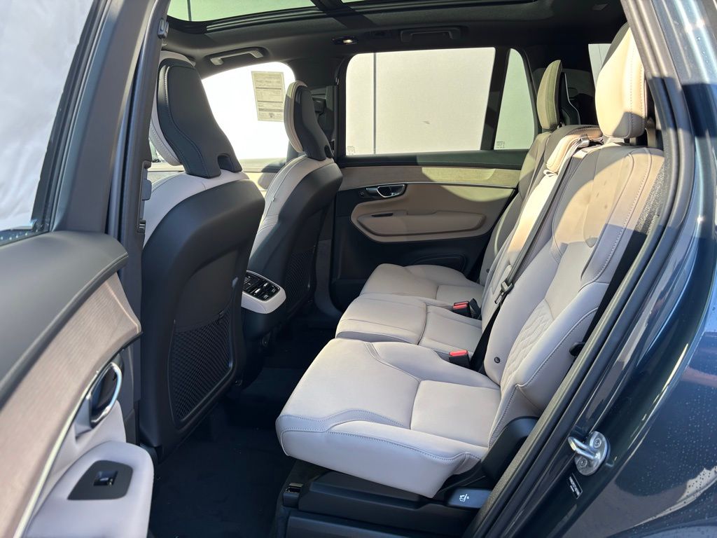 2026 Volvo XC90 Plus - Photo 16