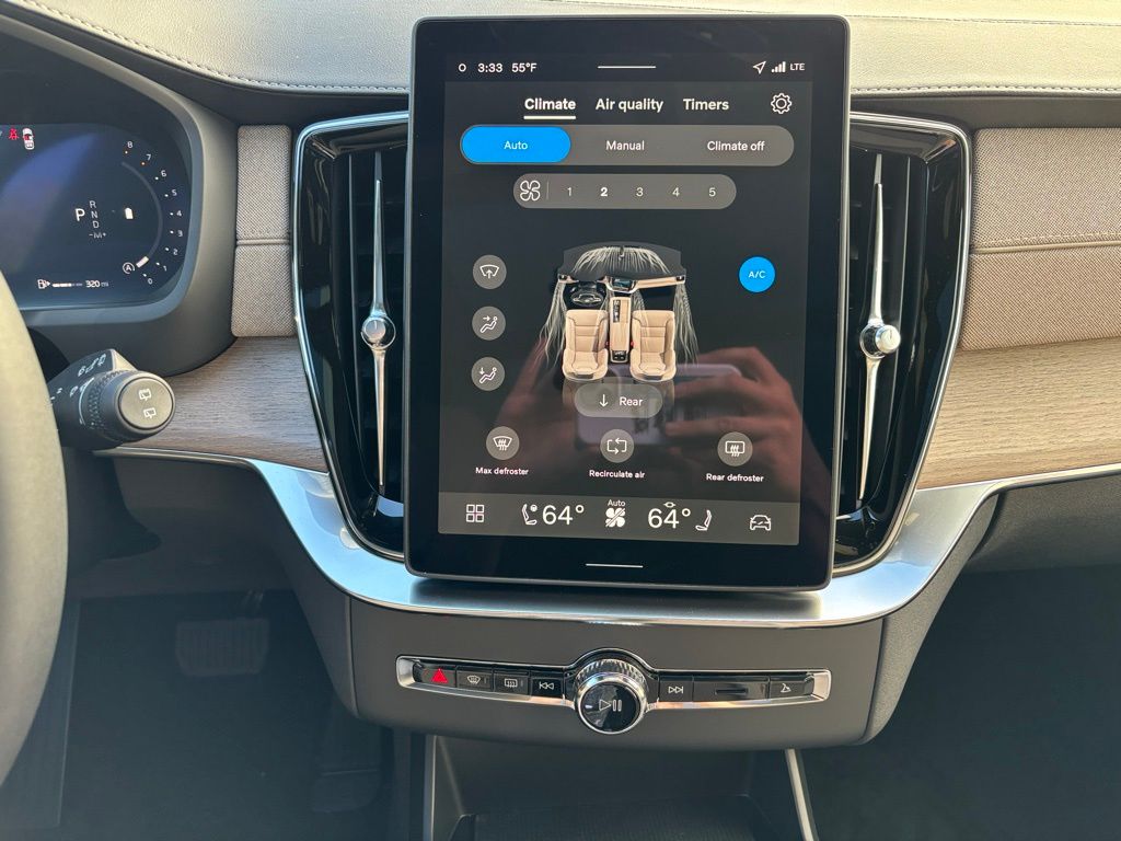 2026 Volvo XC90 Plus - Photo 14