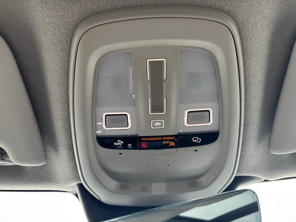 2026 Volvo XC40 Plus - Photo 12