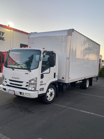 2017 Isuzu NRR 19,500 gvwr 18' Box