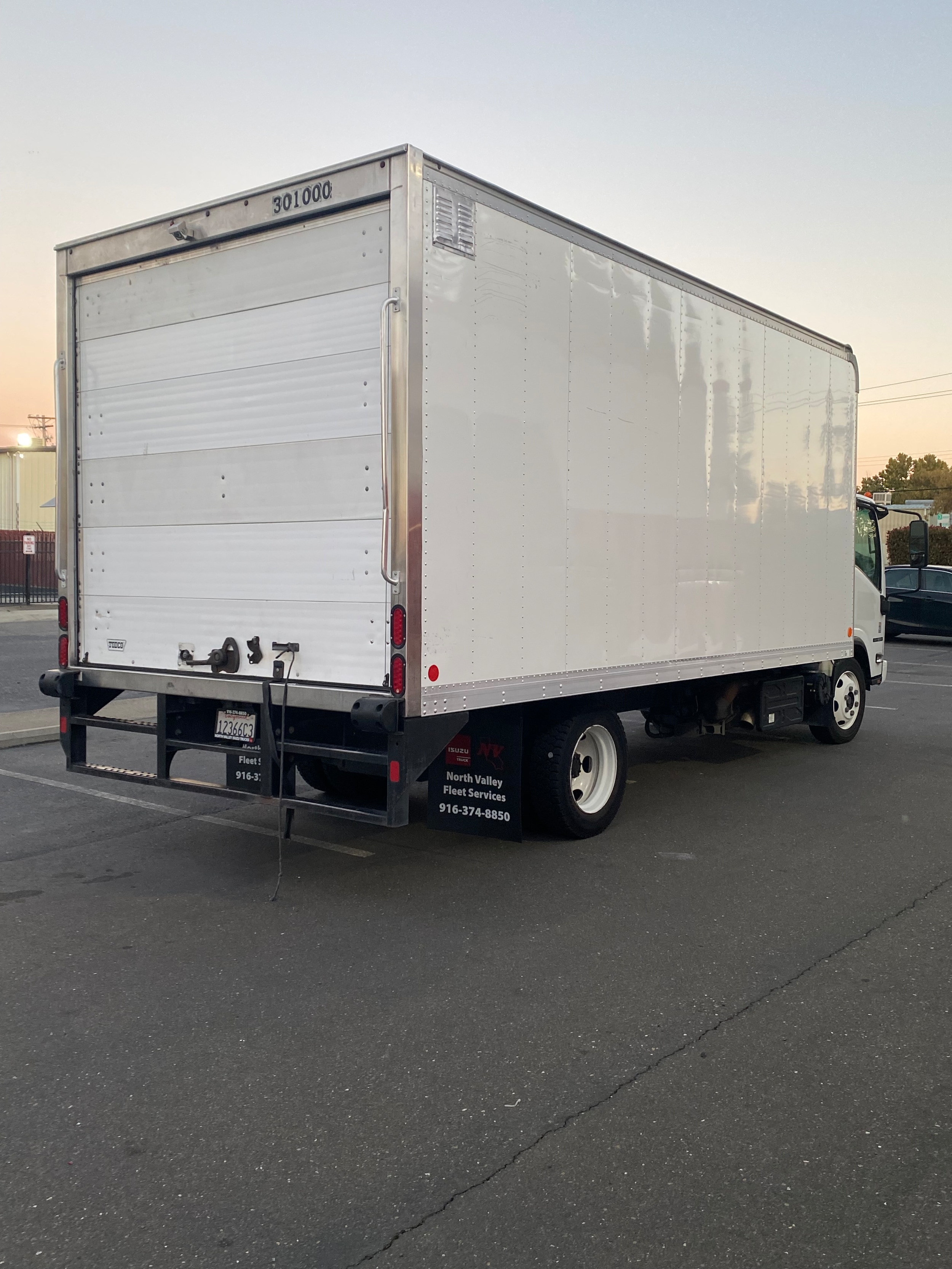 2017 Isuzu NRR 19,500 gvwr photo 6