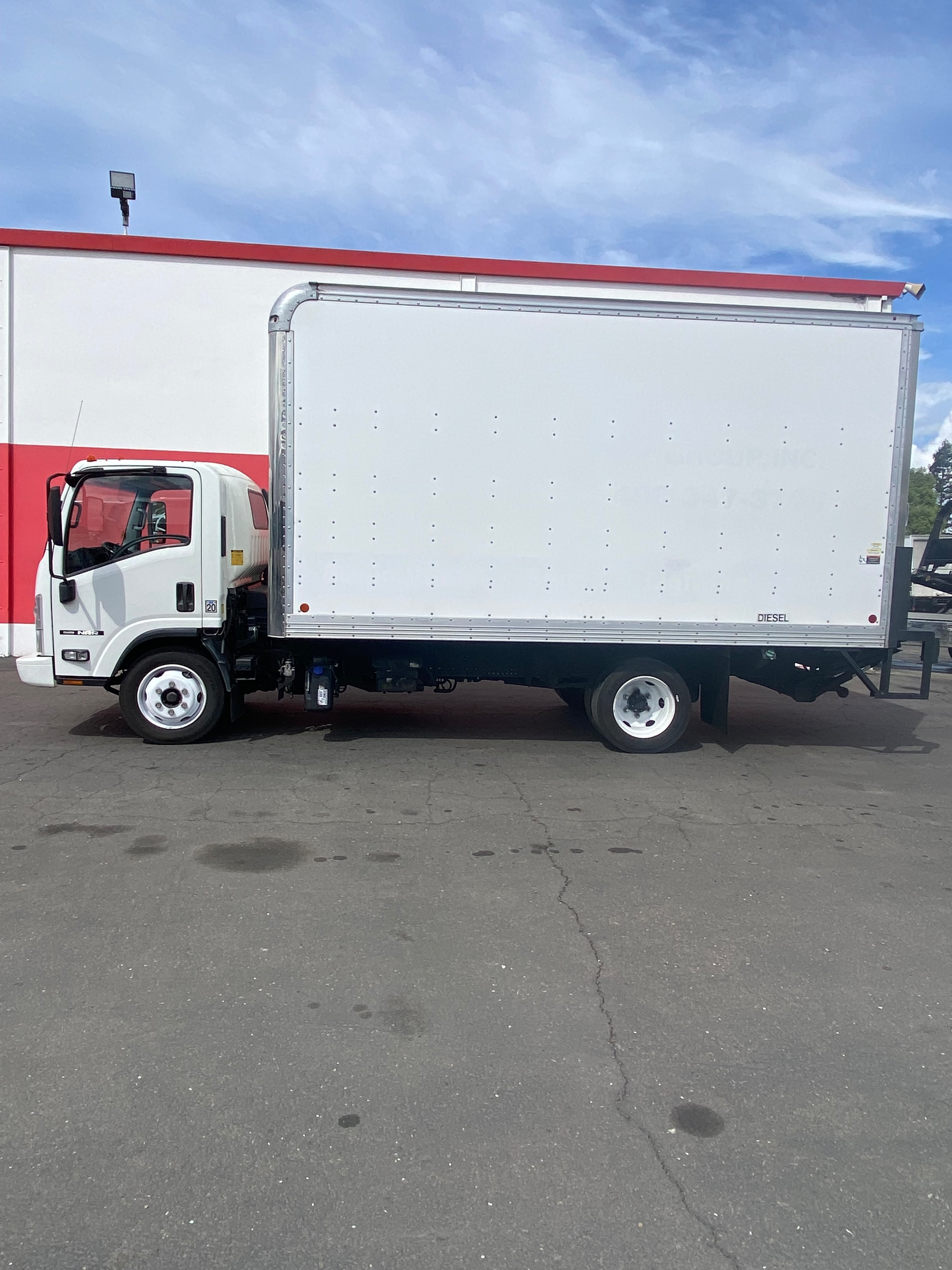 2014 Isuzu NRR 19,500 gvwr photo 4
