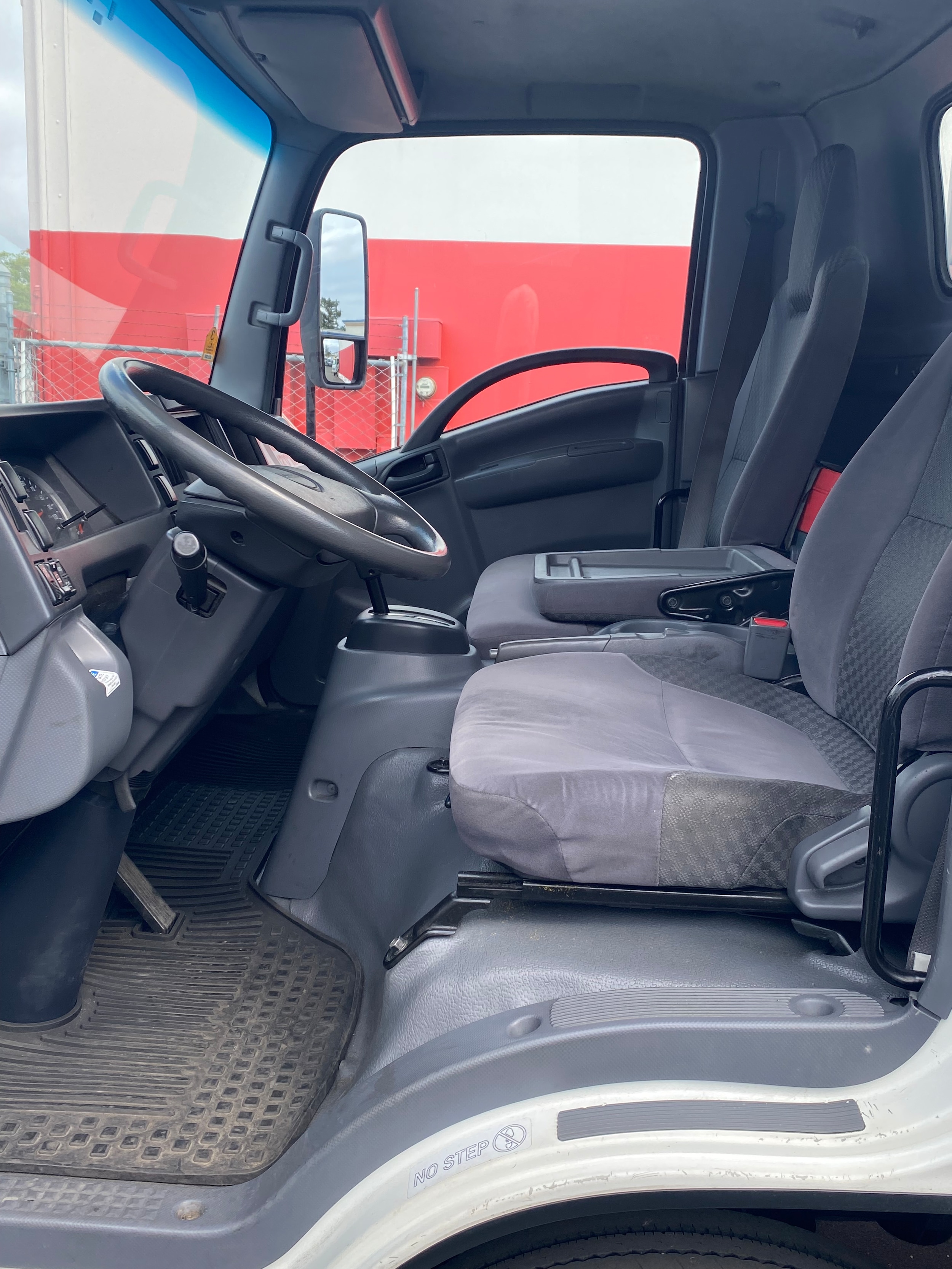 2014 Isuzu NRR - Photo 11