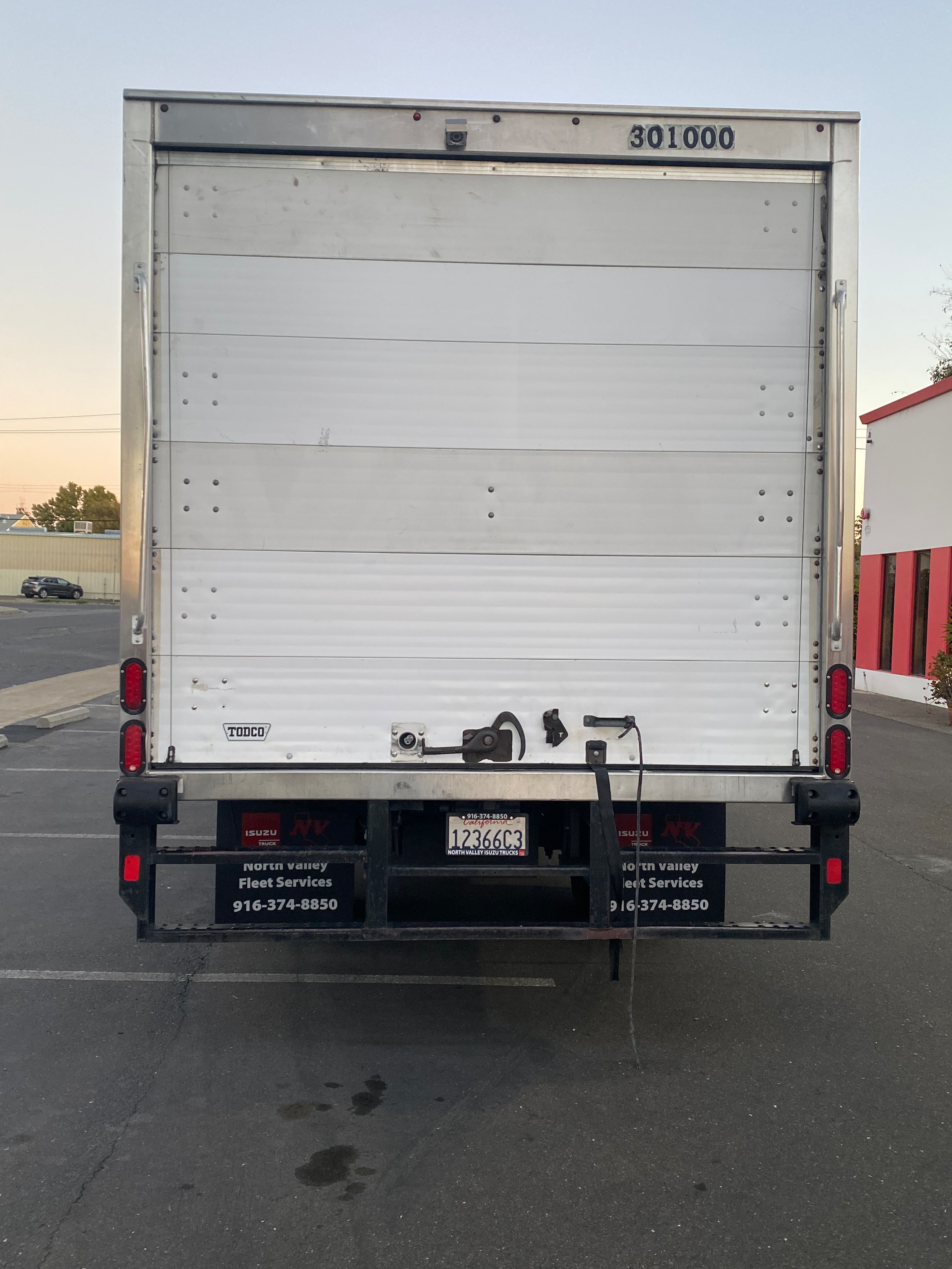 2017 Isuzu NRR 19,500 gvwr photo 4