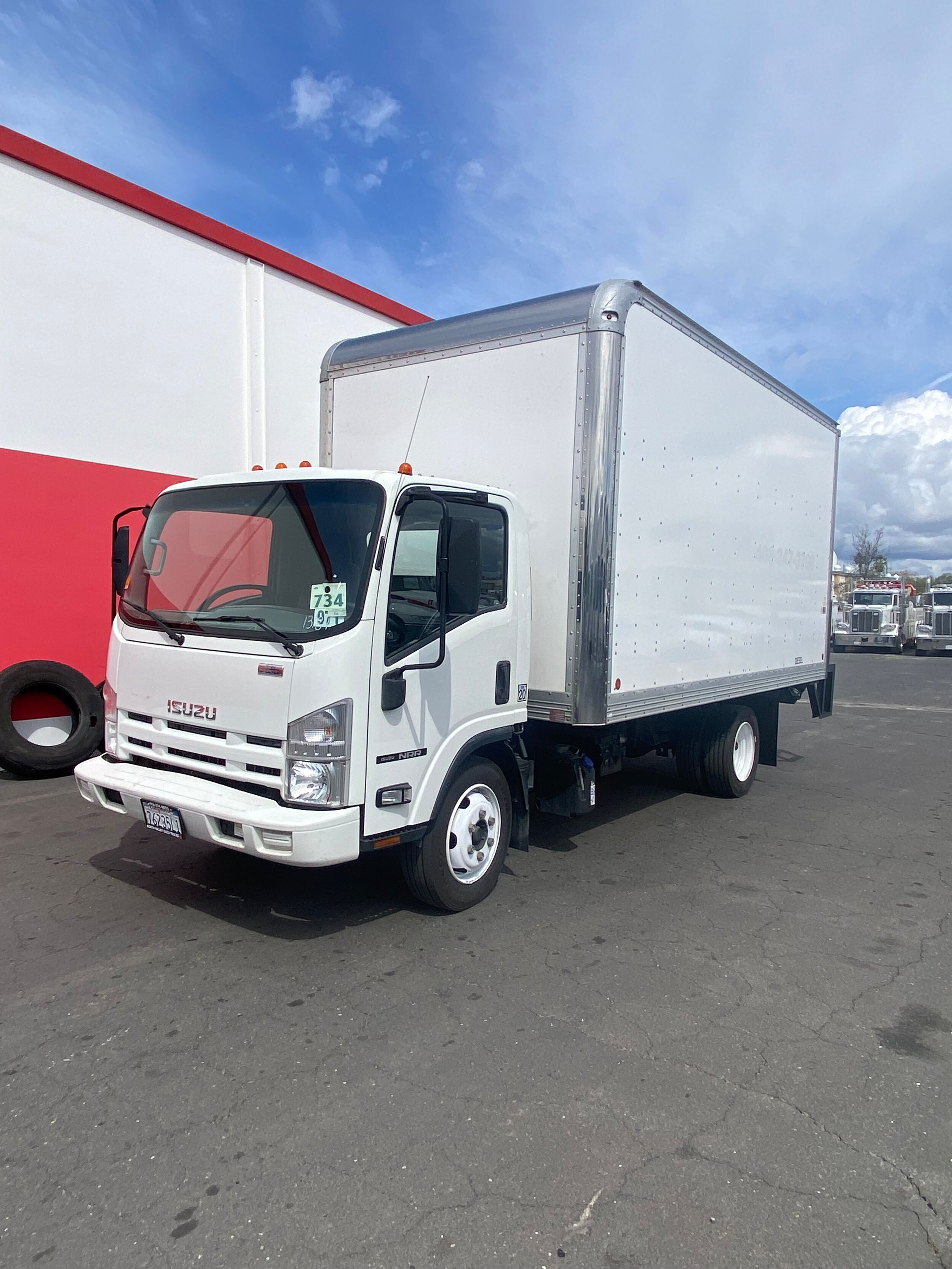 2014 Isuzu NRR 19,500 gvwr photo 3