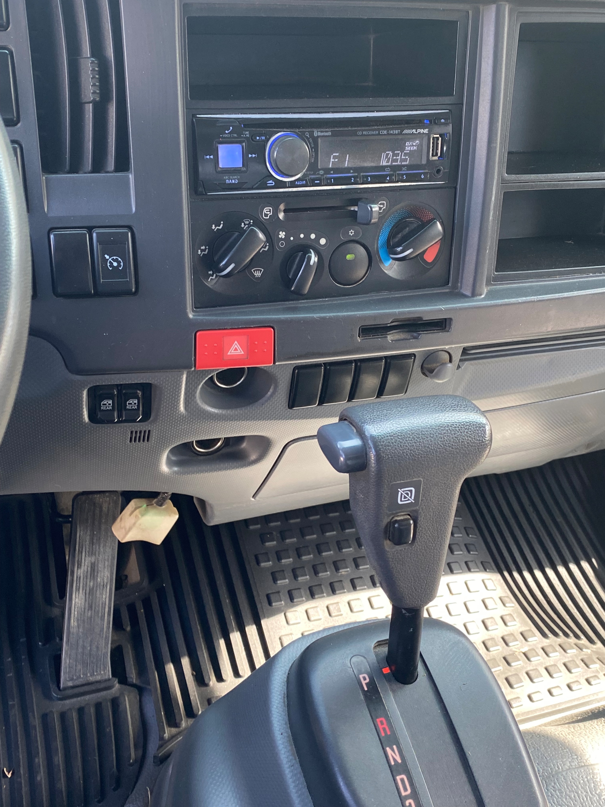 2017 Isuzu NPR XD - Photo 9