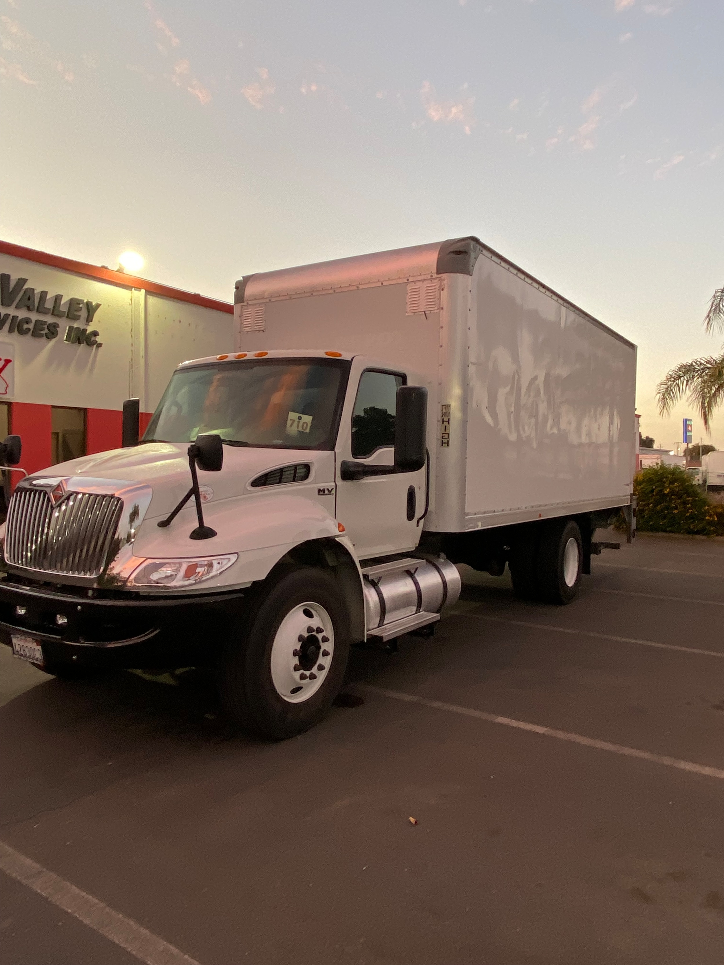 2021 International MV607 photo 3