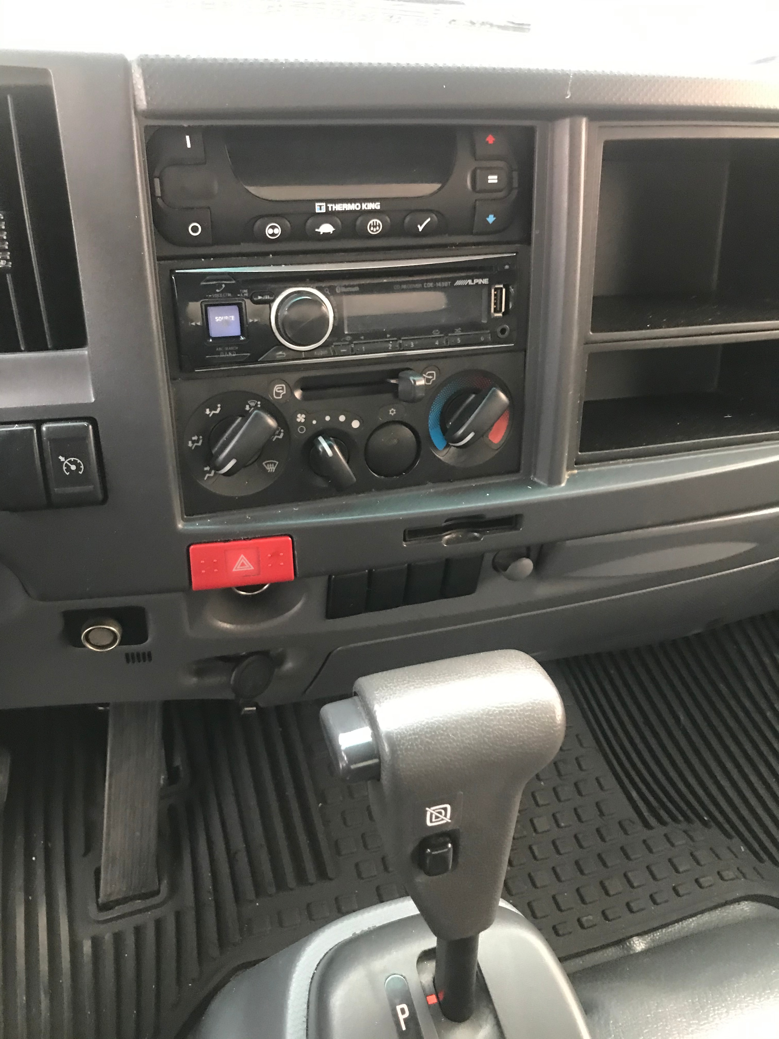 2014 Isuzu NRR - Photo 13
