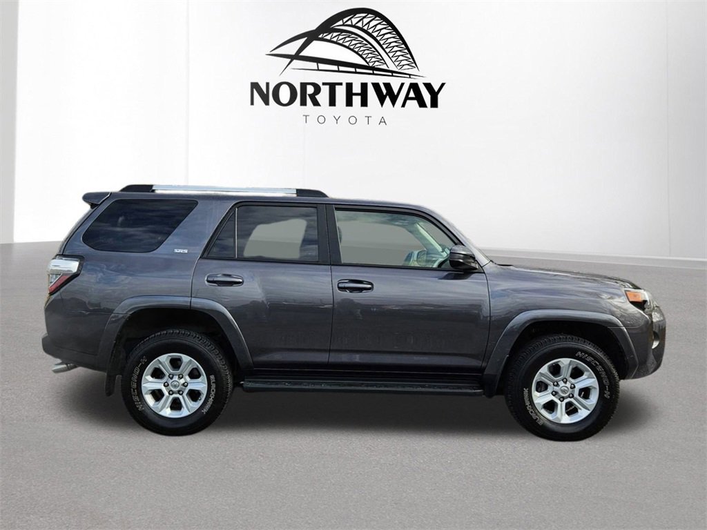 2019 Toyota 4Runner SR5 photo 2