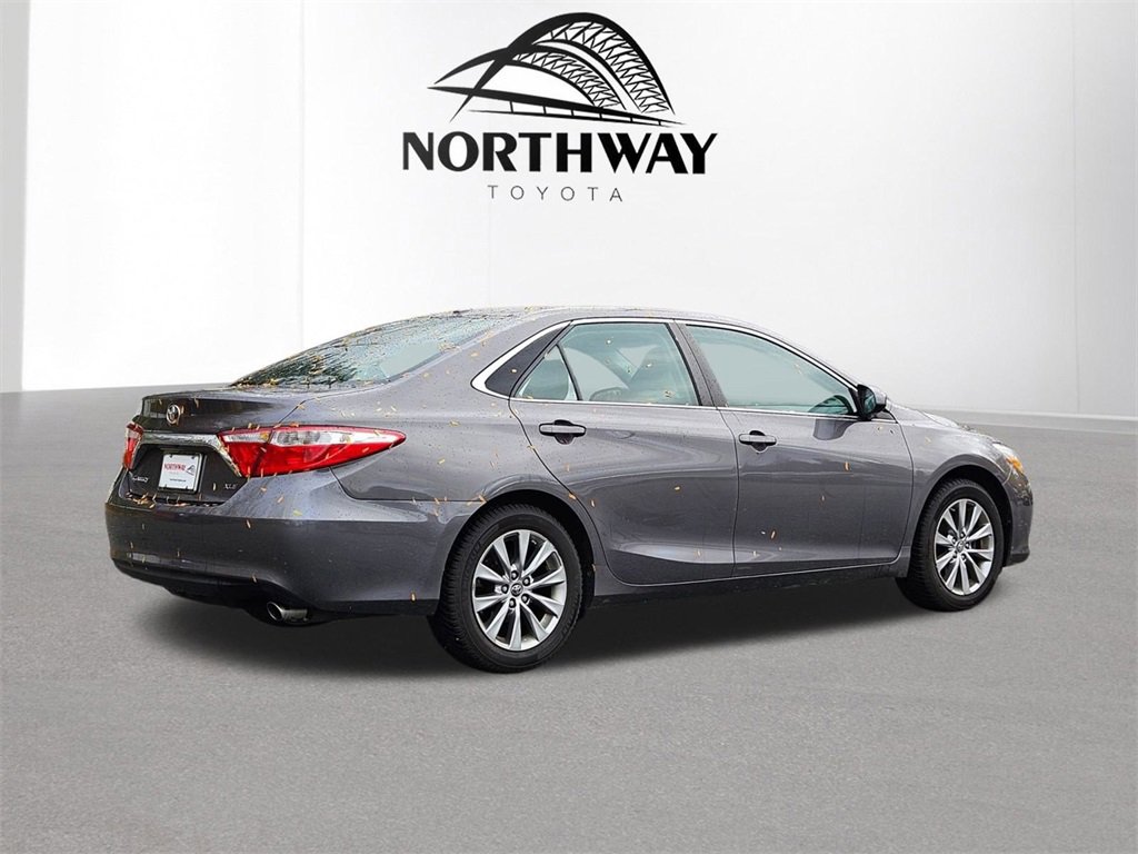 2015 Toyota Camry XLE photo 3