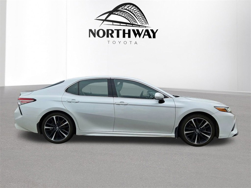 2018 Toyota Camry XSE photo 3