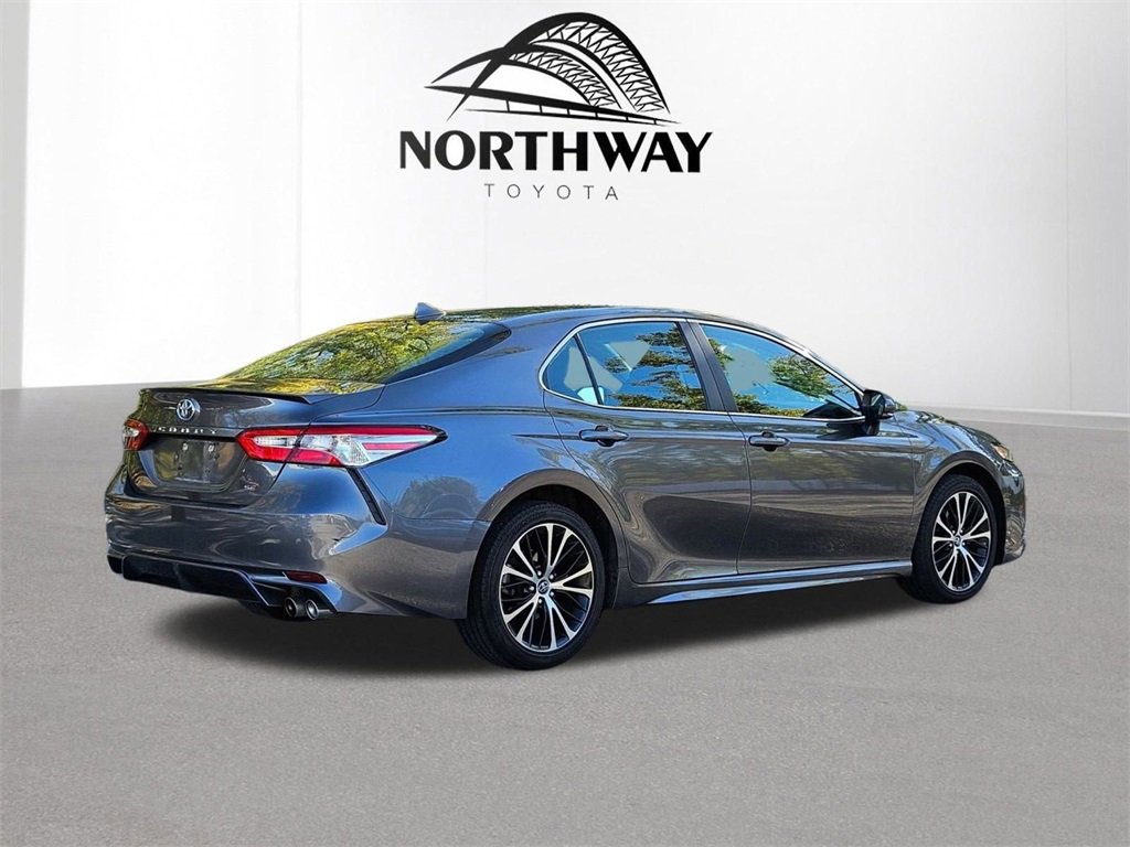 2020 Toyota Camry SE photo 4