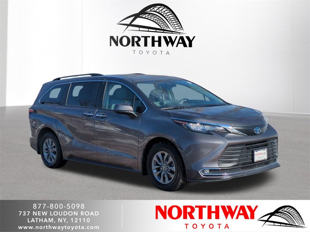 2022 Toyota Sienna Van Passenger Van 