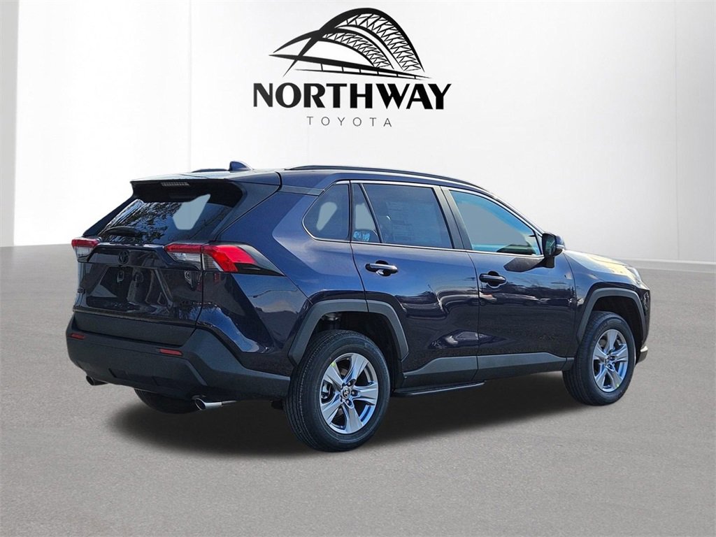 2025 Toyota RAV4 XLE photo 3