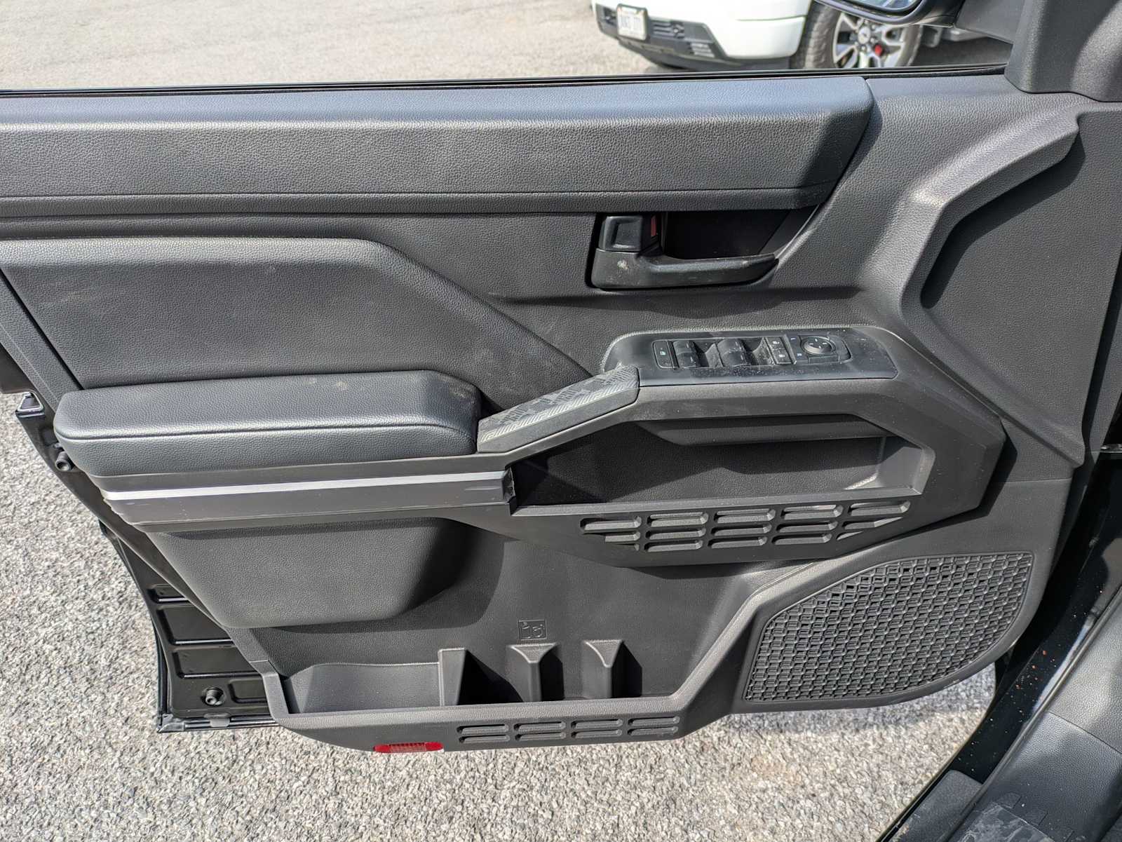 2026 Toyota Tacoma SR5 - Photo 6