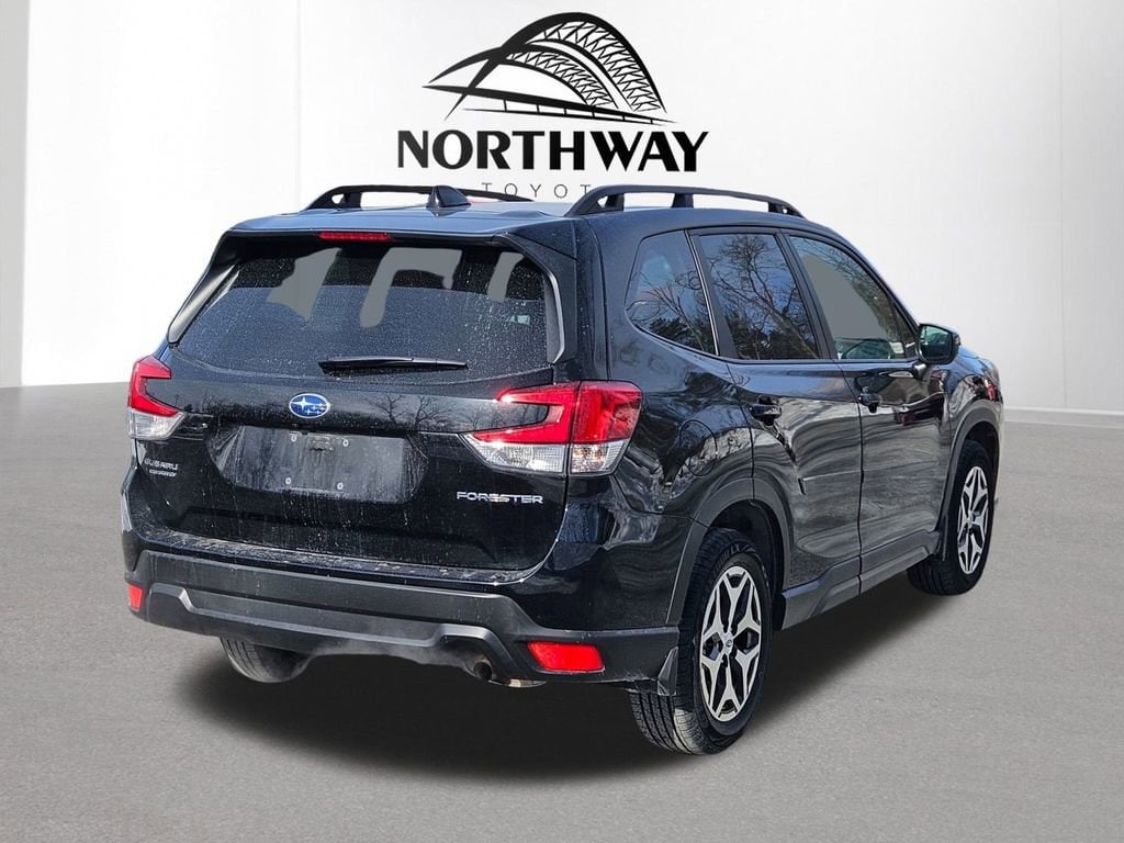Used 2023 Subaru Forester Premium SUV