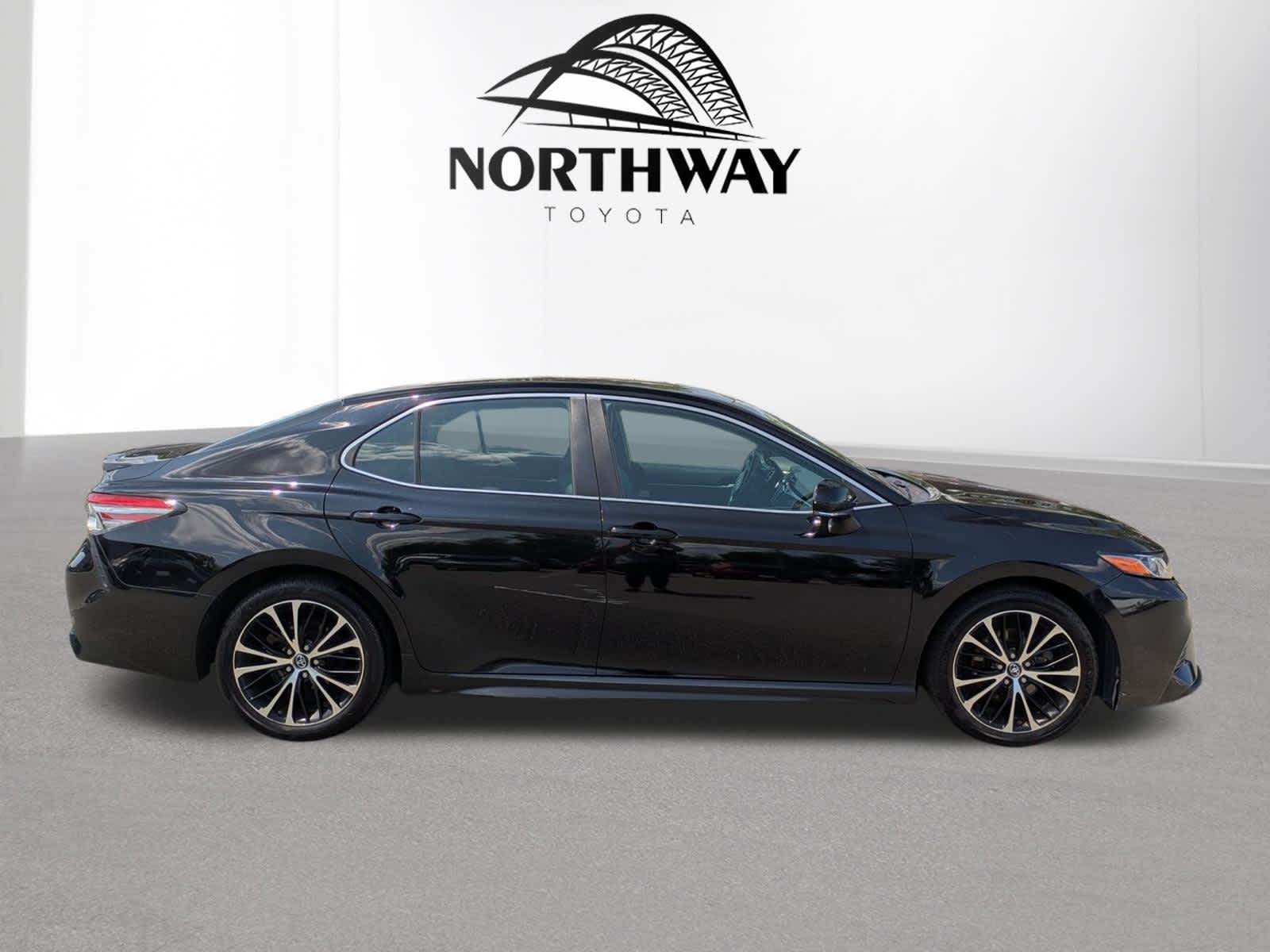 Used 2018 Toyota Camry SE with VIN 4T1B11HK6JU021930 for sale in Latham, NY