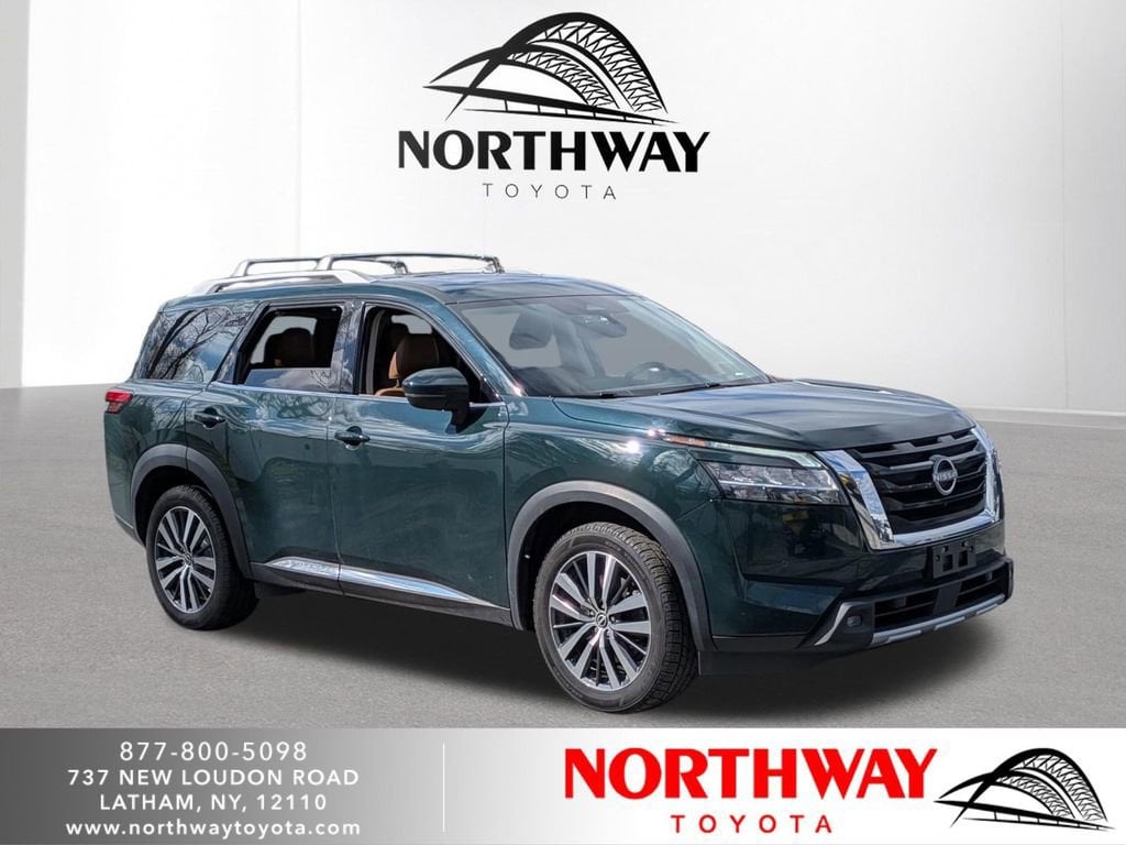 2022 Nissan Pathfinder Platinum 4WD's photo