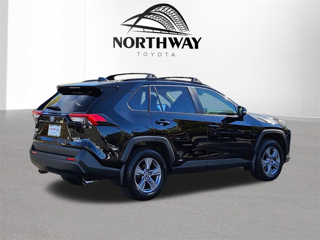2023 Toyota RAV4 Hybrid XLE photo 4