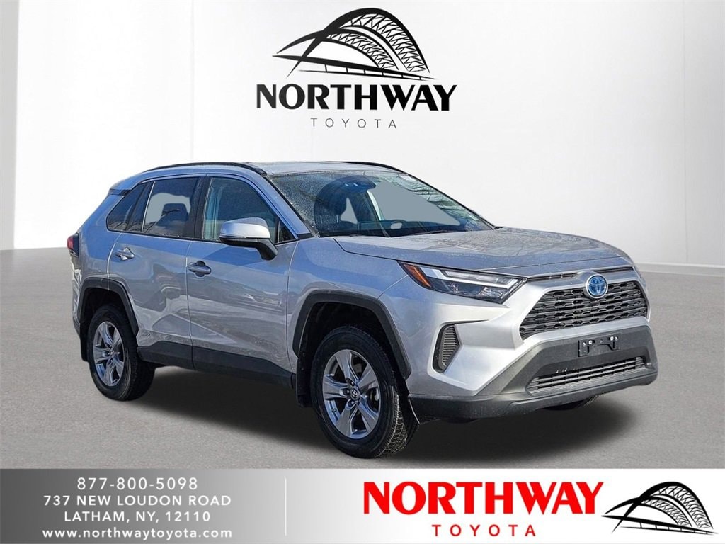 2023 Toyota RAV4 LE's photo
