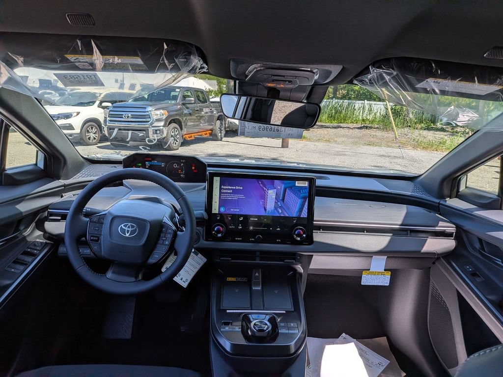 2026 Toyota C-HR SE - Photo 16