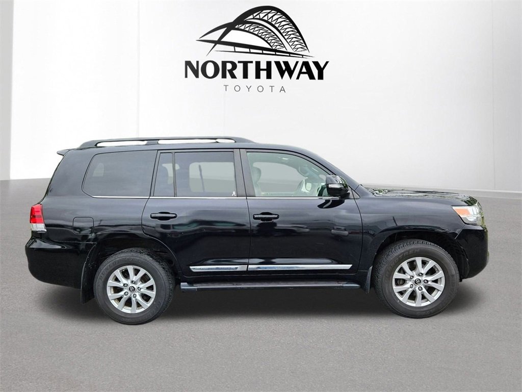 2018 Toyota Land Cruiser Base photo 4