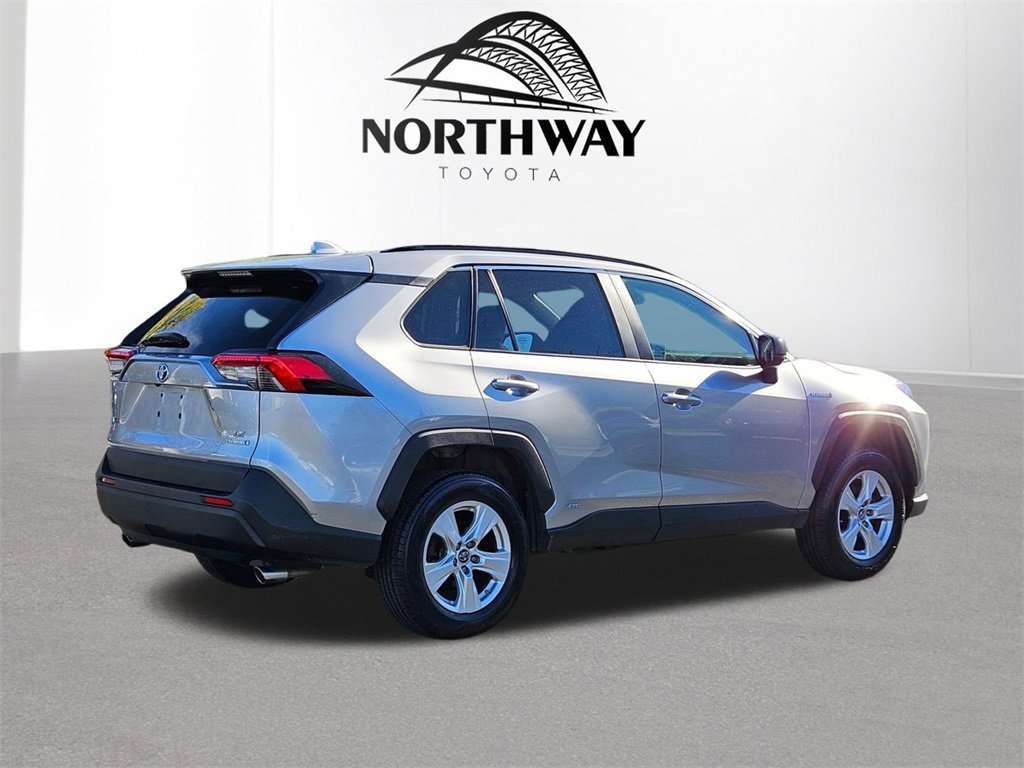 2021 Toyota RAV4 Hybrid LE photo 3