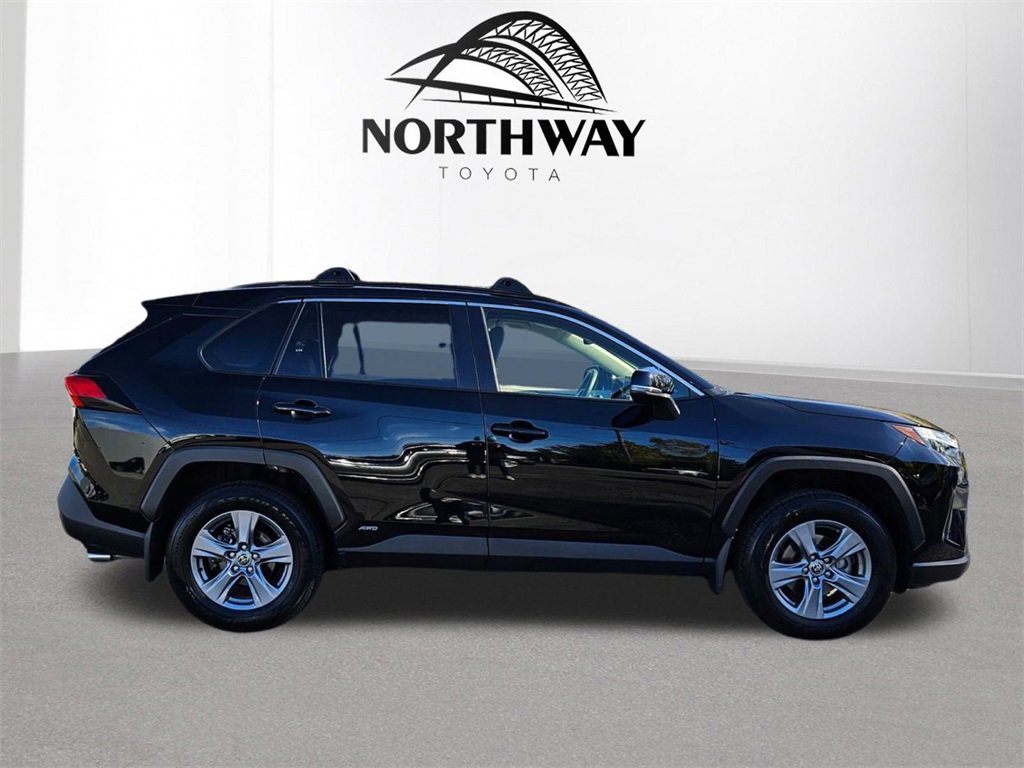 2023 Toyota RAV4 Hybrid XLE photo 3