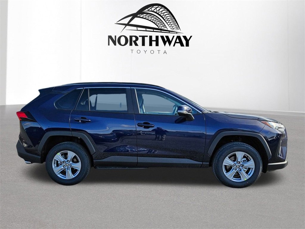 2025 Toyota RAV4 XLE photo 2