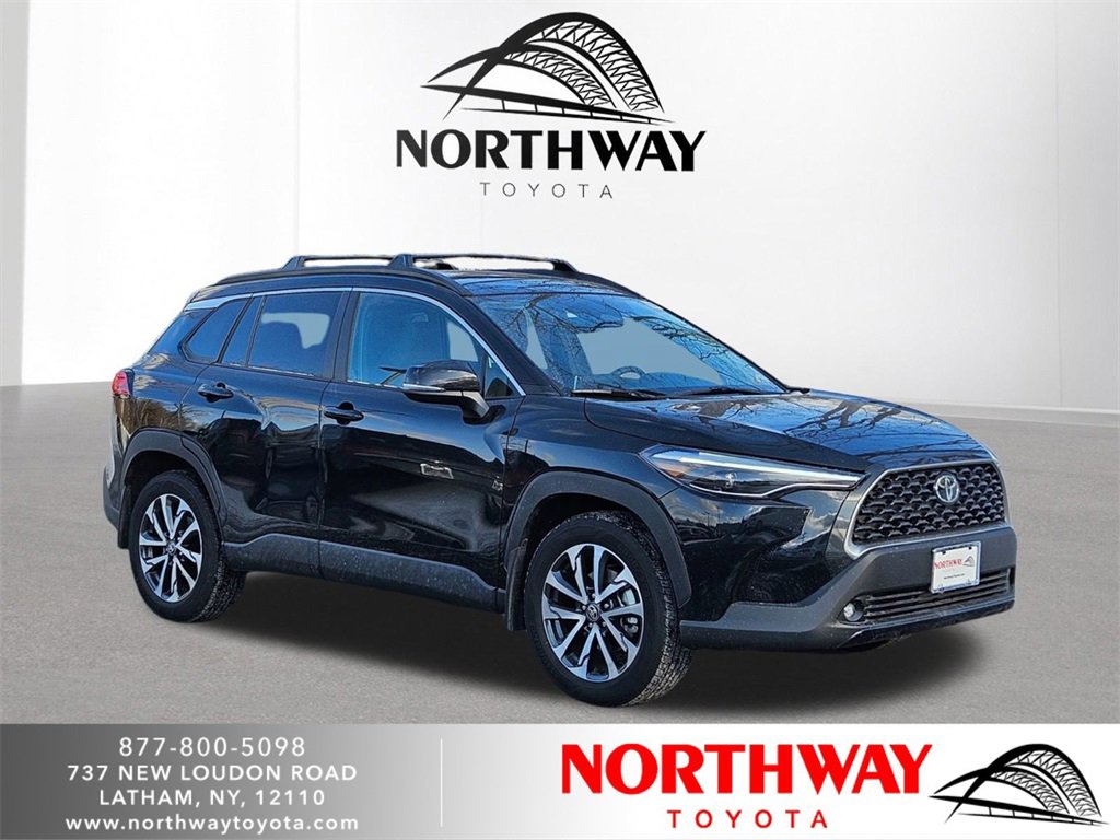 2025 Toyota Corolla Cross XLE's photo