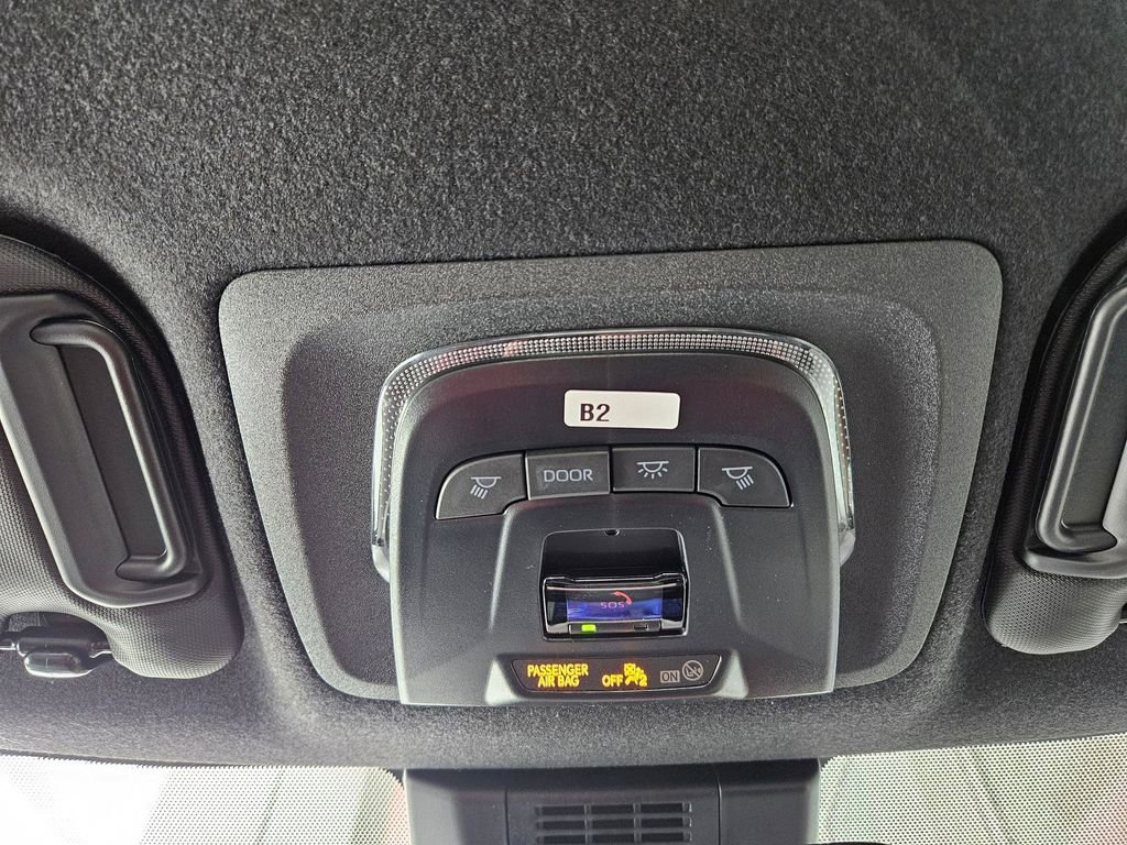 2026 Toyota Corolla SE - Photo 18